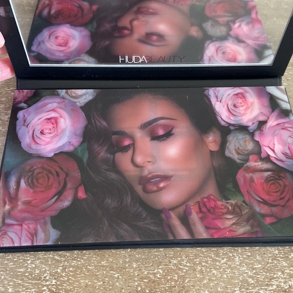 Gently used Huda Beauty Rose Gold Remastered eyeshadow palette - Picture 4 of 4